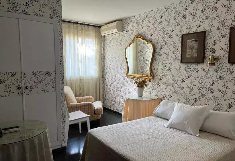 Standardzimmer, Hostal Pirineos