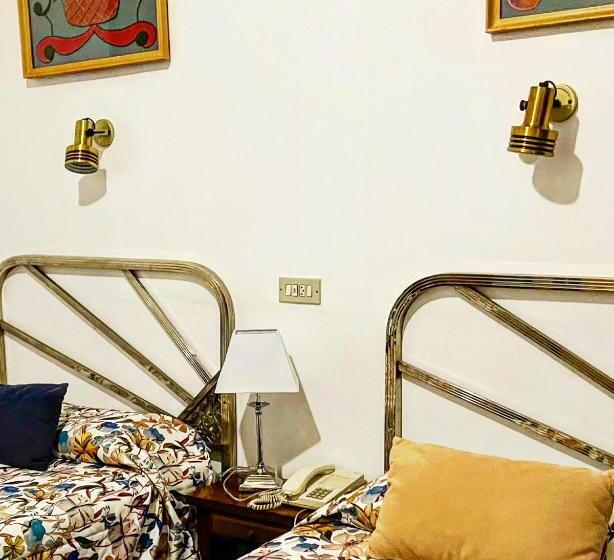 스탠다드 룸, Hostal Pirineos