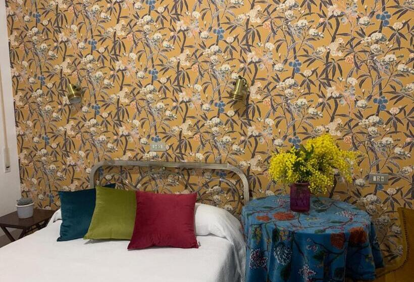 스탠다드 룸, Hostal Pirineos