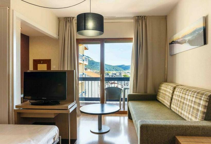 标准三人间, Oroel Hotel & Spa