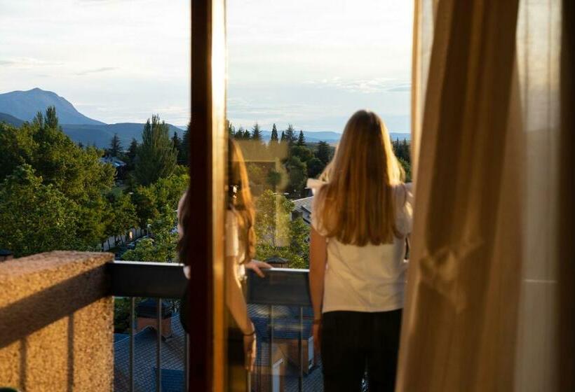Четырехместный Номер Стандарт, Oroel Hotel & Spa