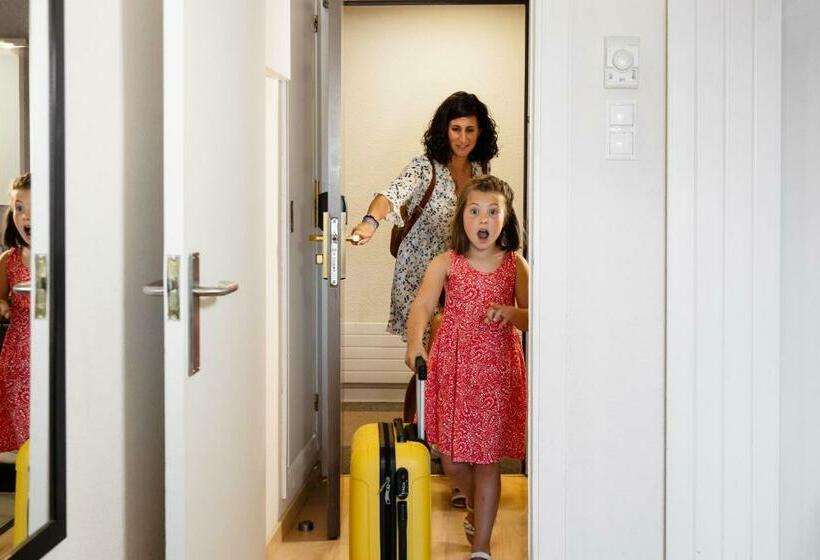 家庭间, Oroel Hotel & Spa