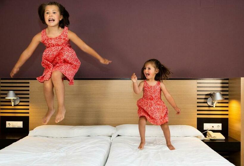 家庭间, Oroel Hotel & Spa