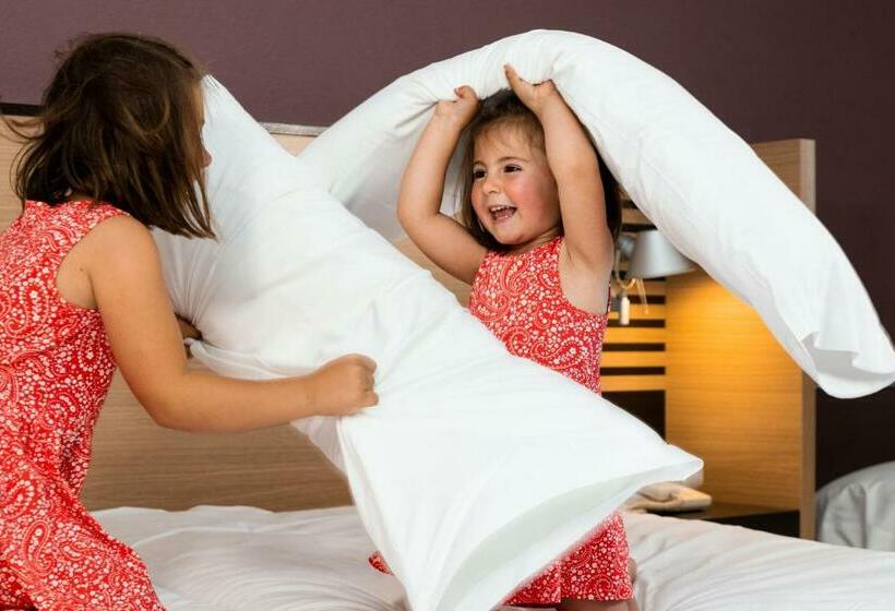 家庭间, Oroel Hotel & Spa