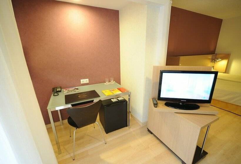 Номер Стандарт Трехместный, Oroel Hotel & Spa