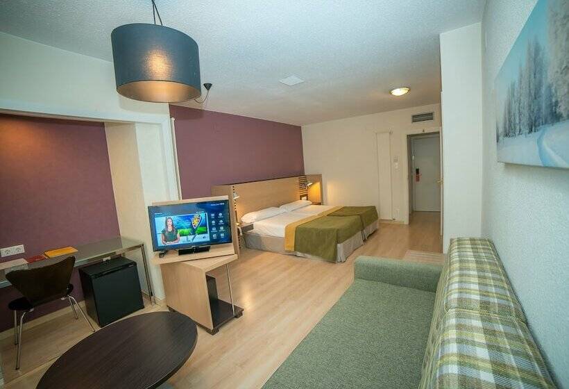 家庭间, Oroel Hotel & Spa