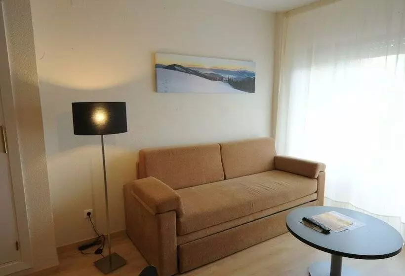 4 Bett Standardzimmer, Oroel Hotel & Spa