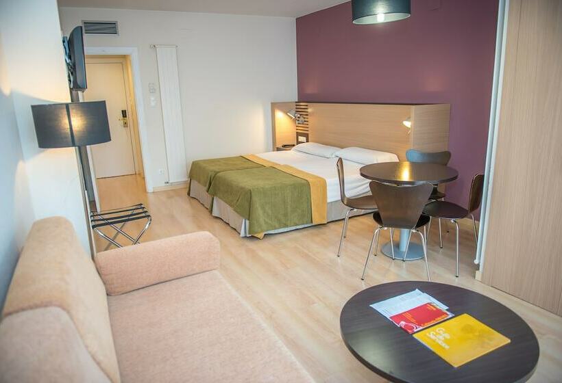 家庭间, Oroel Hotel & Spa