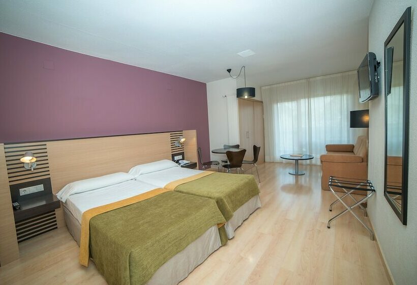 家庭间, Oroel Hotel & Spa