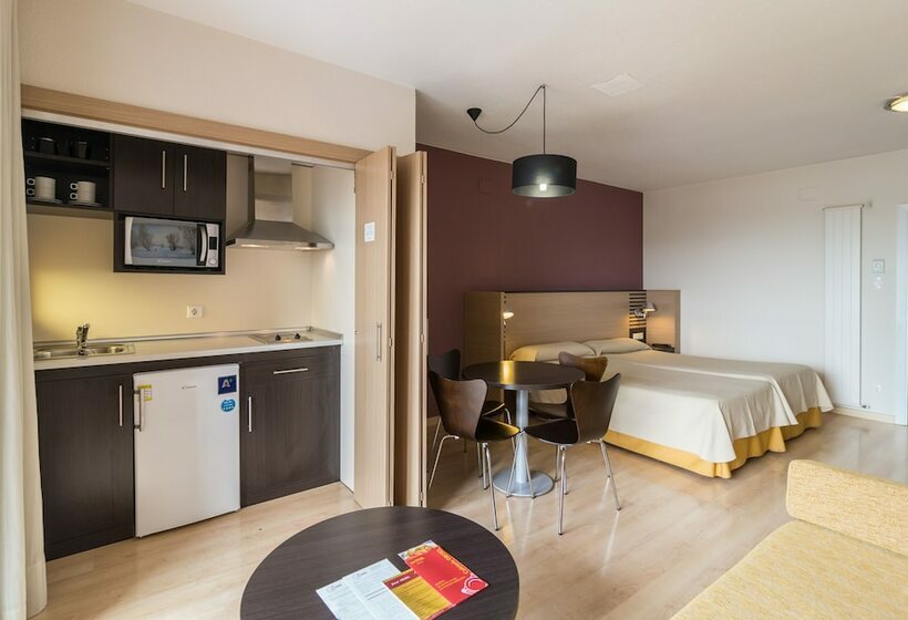 Номер Стандарт, Oroel Hotel & Spa