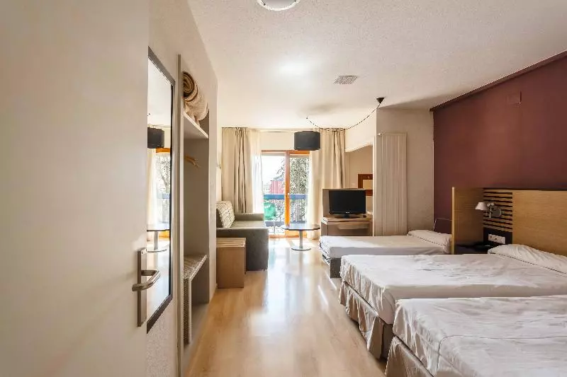 4 Bett Standardzimmer, Oroel Hotel & Spa