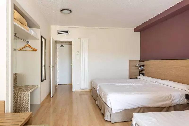 4 Bett Standardzimmer, Oroel Hotel & Spa