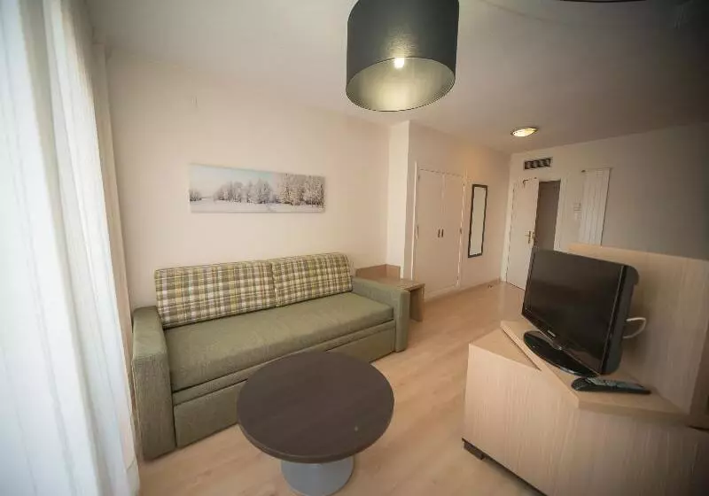 3-Bett-Standardzimmer, Oroel Hotel & Spa