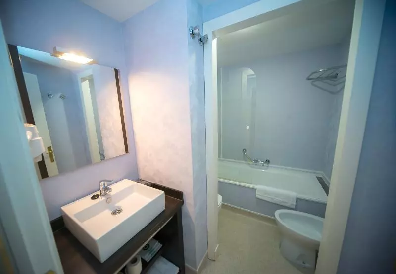 3-Bett-Standardzimmer, Oroel Hotel & Spa