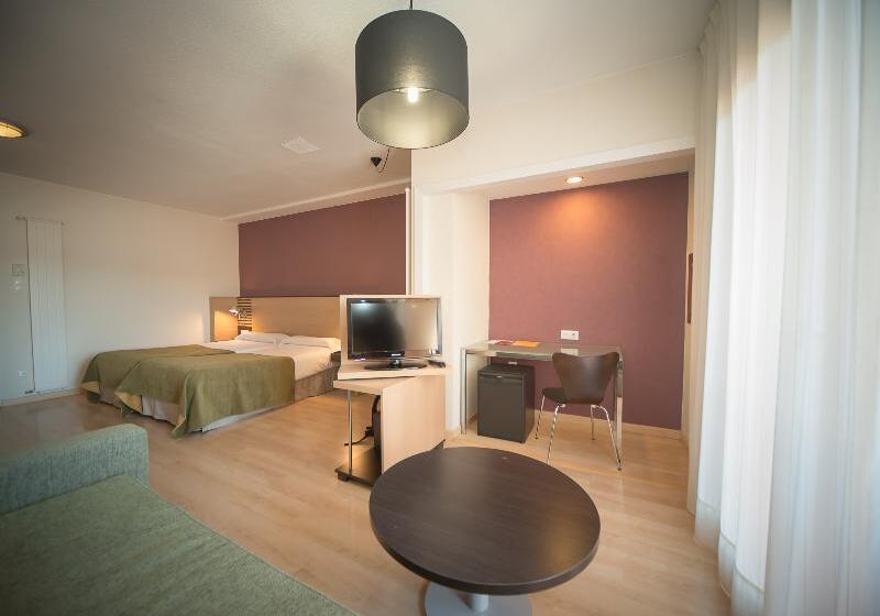 标准三人间, Oroel Hotel & Spa