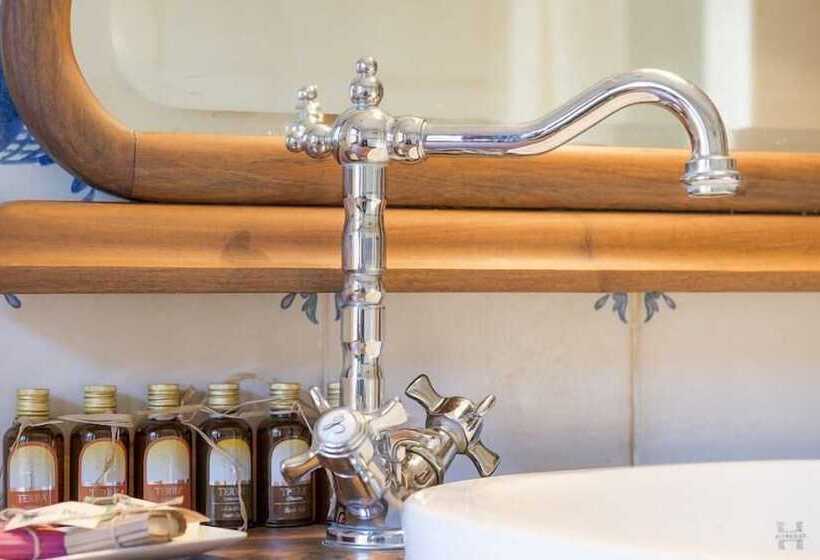 חדר סטנדרט לשלושה, Plaza