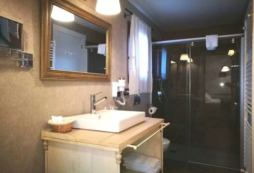 Quarto Triplo Standart, Plaza