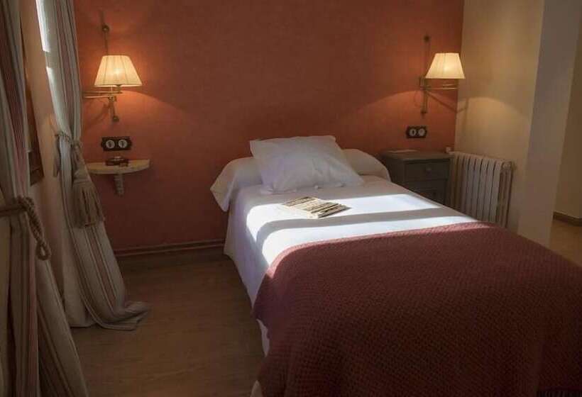 חדר סטנדרט לשלושה, Plaza