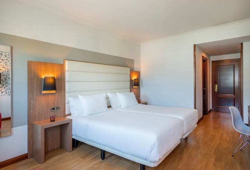 Номер Стандарт, Santiago Plaza Affiliated By Meliá