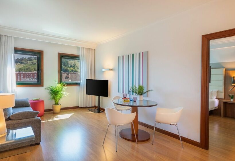 סוויטת ג'וניור, Santiago Plaza Affiliated By Meliá