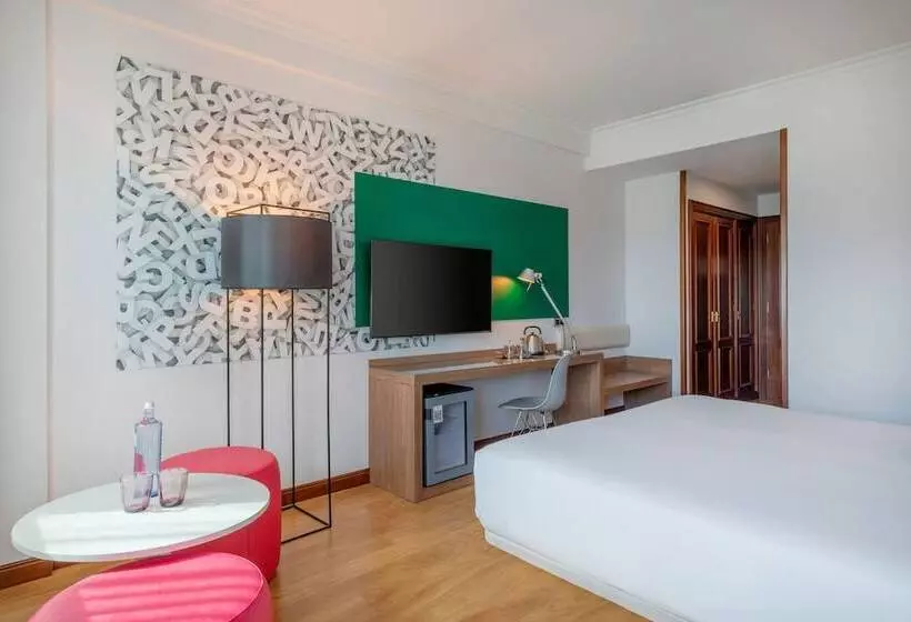 اتاق پرمیوم, Santiago Plaza Affiliated By Meliá