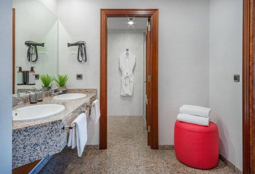 ファミリールーム, Santiago Plaza Affiliated By Meliá