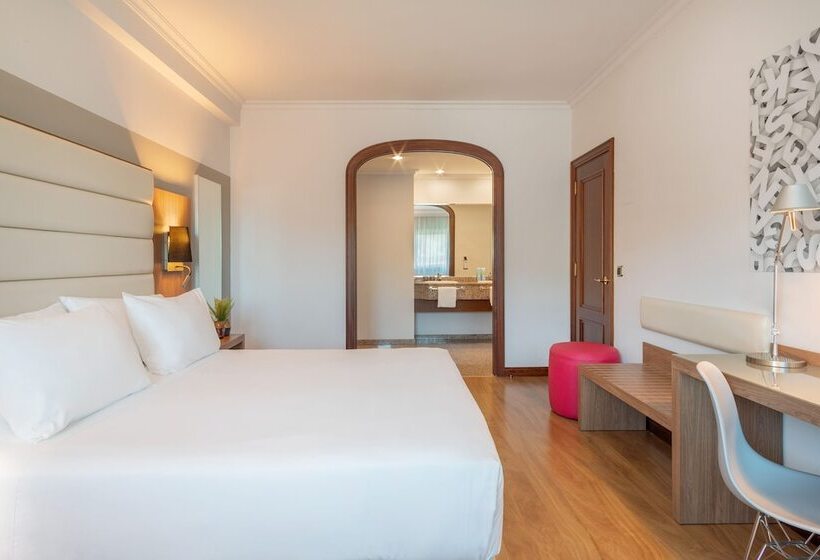 Семейный Номер, Santiago Plaza Affiliated By Meliá