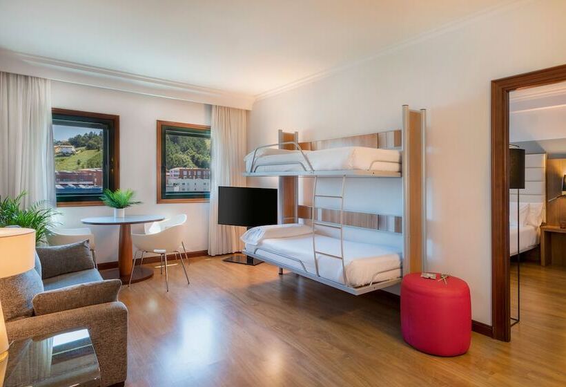 ファミリールーム, Santiago Plaza Affiliated By Meliá