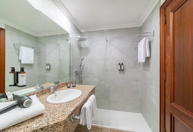 חדר סטנדרט לשלושה, Santiago Plaza Affiliated By Meliá