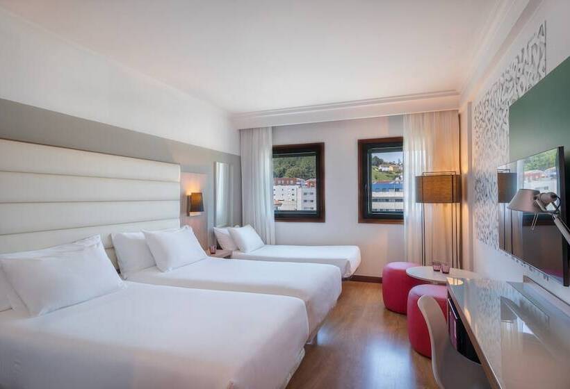 スタンダードトリプルルーム, Santiago Plaza Affiliated By Meliá