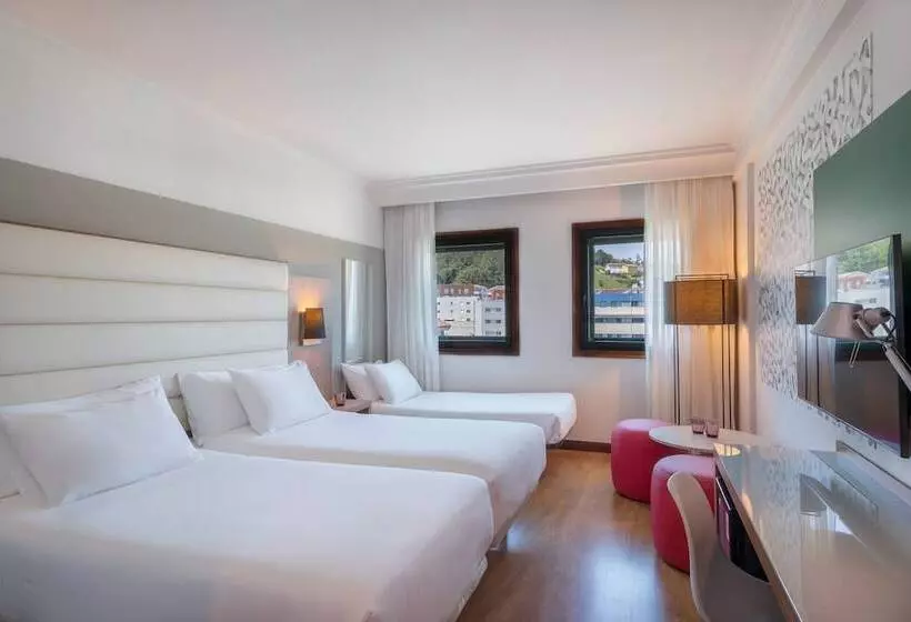 اتاق استاندارد سه نفره, Santiago Plaza Affiliated By Meliá