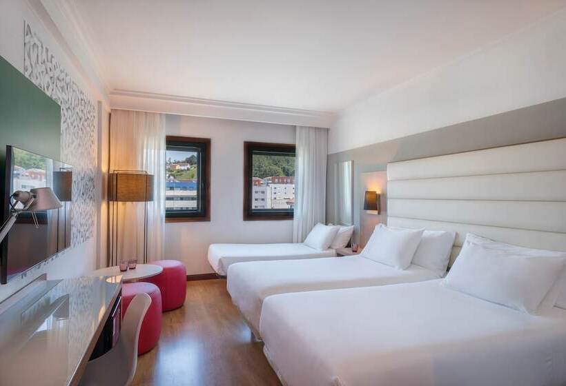 スタンダードトリプルルーム, Santiago Plaza Affiliated By Meliá