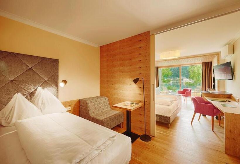 スーペリアールーム, Amerika Holzer Hotel & Resort