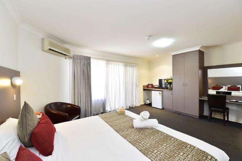 带大床的标准间, Diplomat Hotel Alice Springs