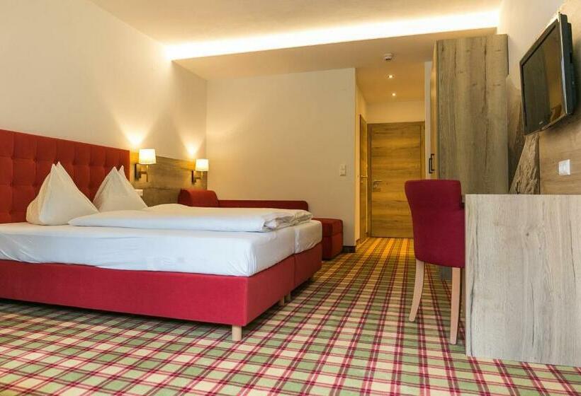 غرفة سوبيريور مزودة بشرفة, Familiengut Hotel Burgstaller