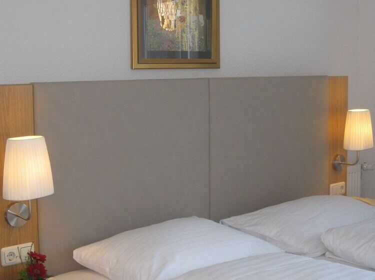 غرفة قياسية, Attergauhof