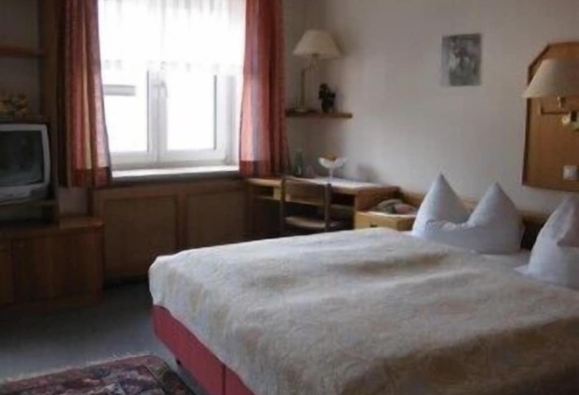 غرفة قياسية, Attergauhof