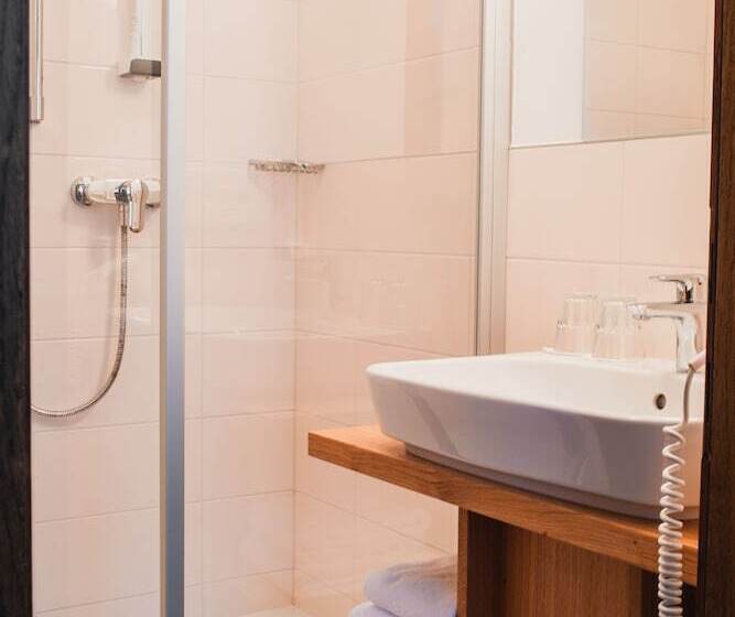 غرفة قياسية, Attergauhof