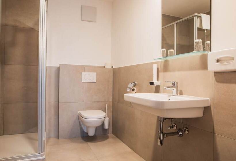 غرفة قياسية, Attergauhof