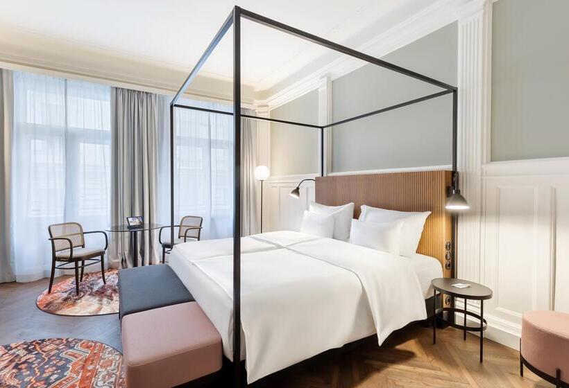 سوییت جونیور, Astoria Wien