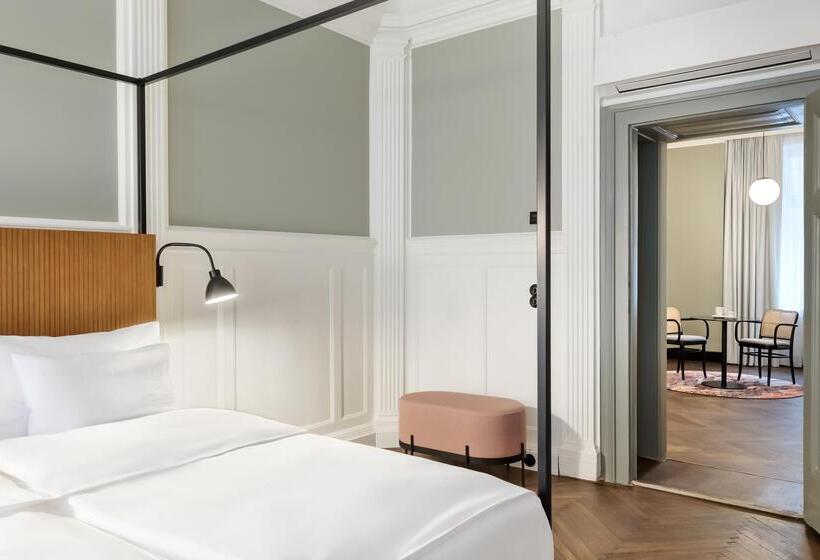 سوییت جونیور, Astoria Wien