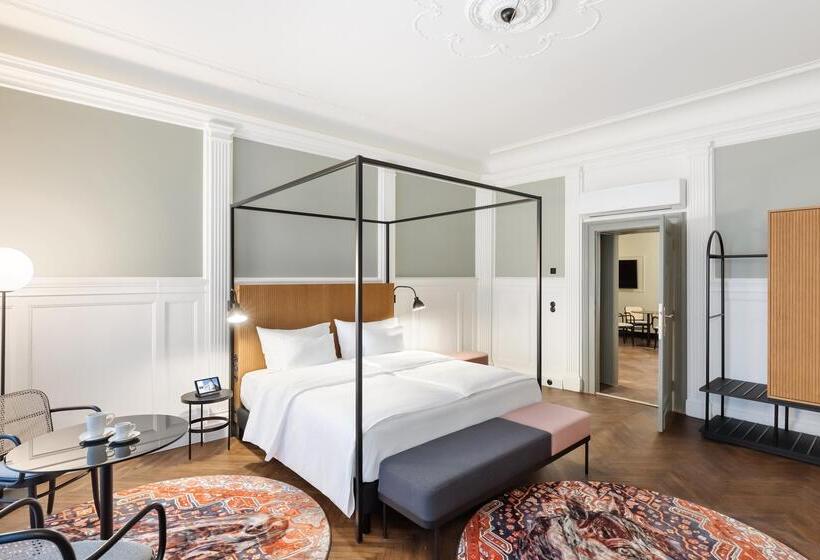 سوییت جونیور, Astoria Wien