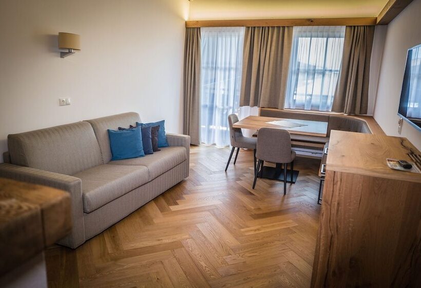 ファミリールーム, Hochfilzer