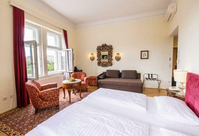 اتاق سوپریور, Regina