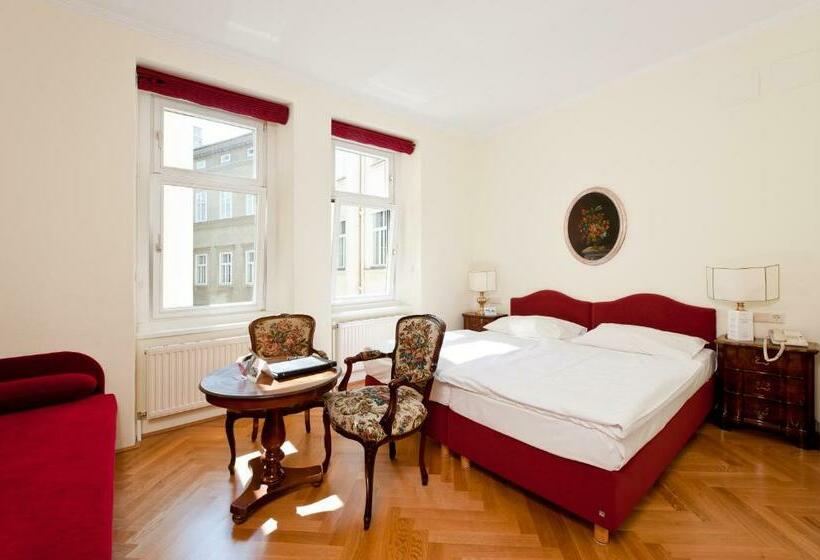 اتاق سوپریور, Regina