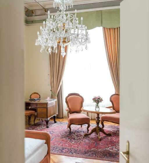 اتاق لوکس, Regina