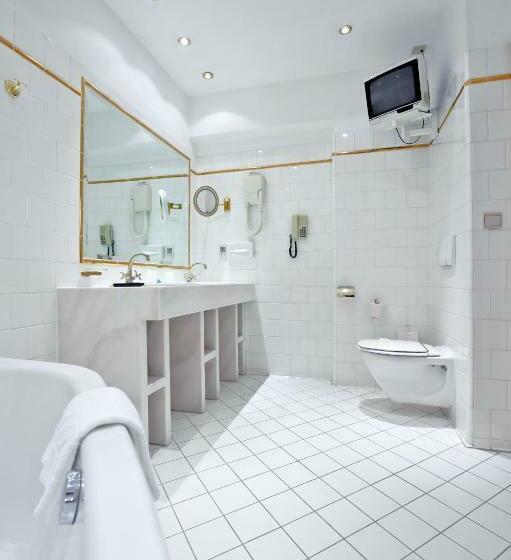 اتاق لوکس, Regina