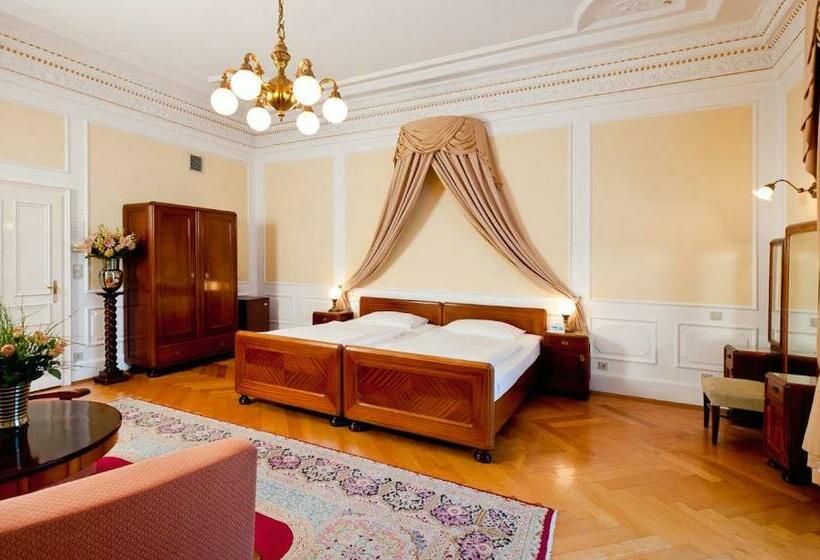 اتاق لوکس, Regina