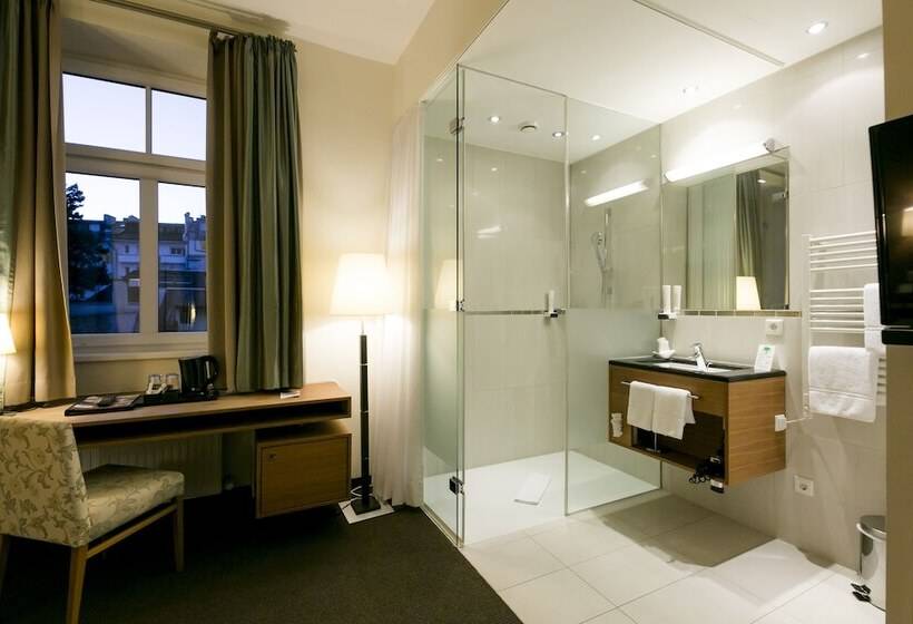 小型套房, Sailer