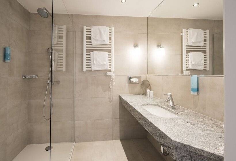 舒适三人间, Sailer